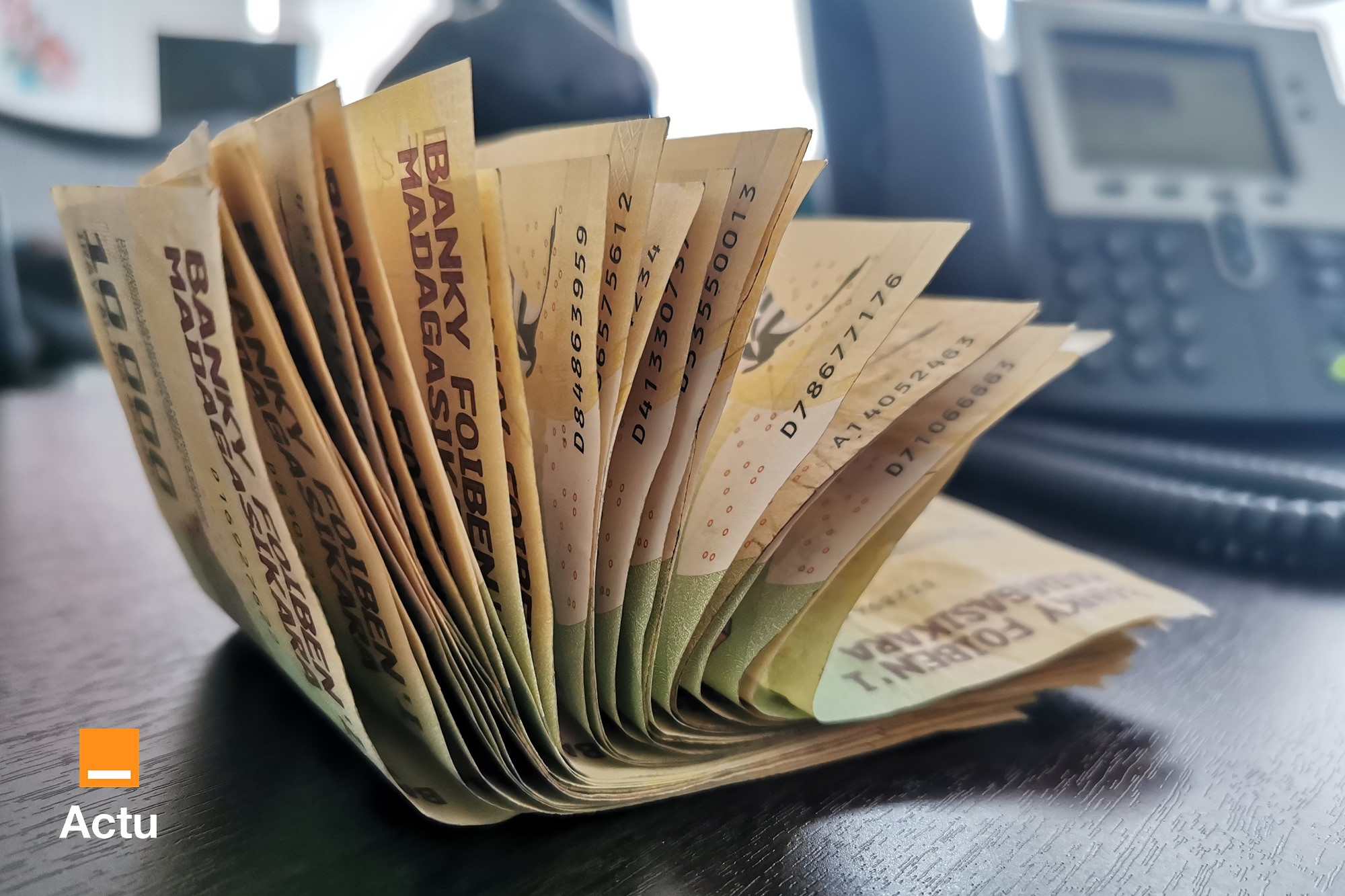 L Ariary S est D pr ci De 6 0 Face Au Dollar US